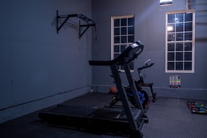 Fitness facility - Spacious 5BR Retreat Near DC with Private Gym - Perfect for Group Getaway (Glenn Dale)