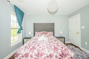 5 bedrooms, iron/ironing board, WiFi, bed sheets