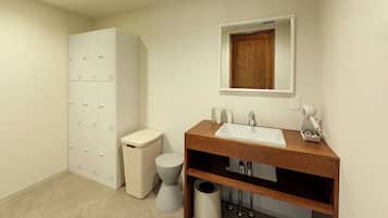 Combined shower/tub, free toiletries, hair dryer, slippers