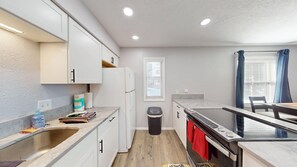 Fridge, microwave, oven, stovetop - Ground floor | 1min to Shuttle | Master ensuite | Snowfire 101A 2 (Angel Fire)