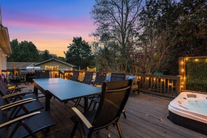 Terrace/patio - 5-bedroom with 2 firepits, hot tub, epic gameroom, indoor bowling, kareoke! (McGaheysville)