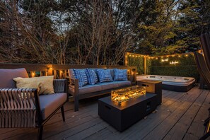 Terrace/patio - 5-bedroom with 2 firepits, hot tub, epic gameroom, indoor bowling, kareoke! (McGaheysville)