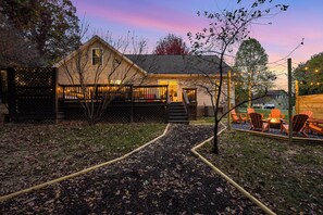 Terrace/patio - 5-bedroom with 2 firepits, hot tub, epic gameroom, indoor bowling, kareoke! (McGaheysville)
