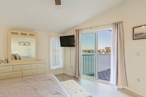 Iron/ironing board, travel cot, WiFi, bed sheets - 3BR Water View Condo | Boat Access+Great Location (Treasure Island)