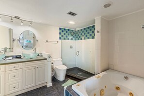 Hair dryer, towels - 3BR Water View Condo | Boat Access+Great Location (Treasure Island)