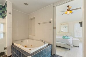 Hair dryer, towels - 3BR Water View Condo | Boat Access+Great Location (Treasure Island)