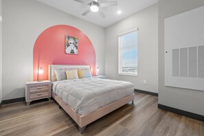 Unclassified image, 2 of 18, button - Alto Nashville (Nashville)