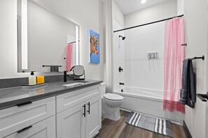 Unclassified image, 4 of 18, button - Alto Nashville (Nashville)