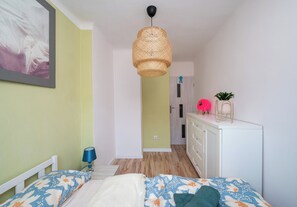 Iron/ironing board, WiFi, bed sheets