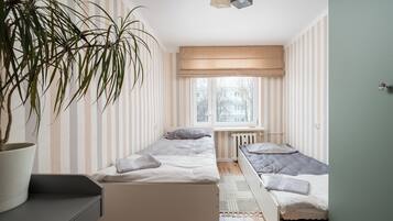 Iron/ironing board, WiFi, bed sheets