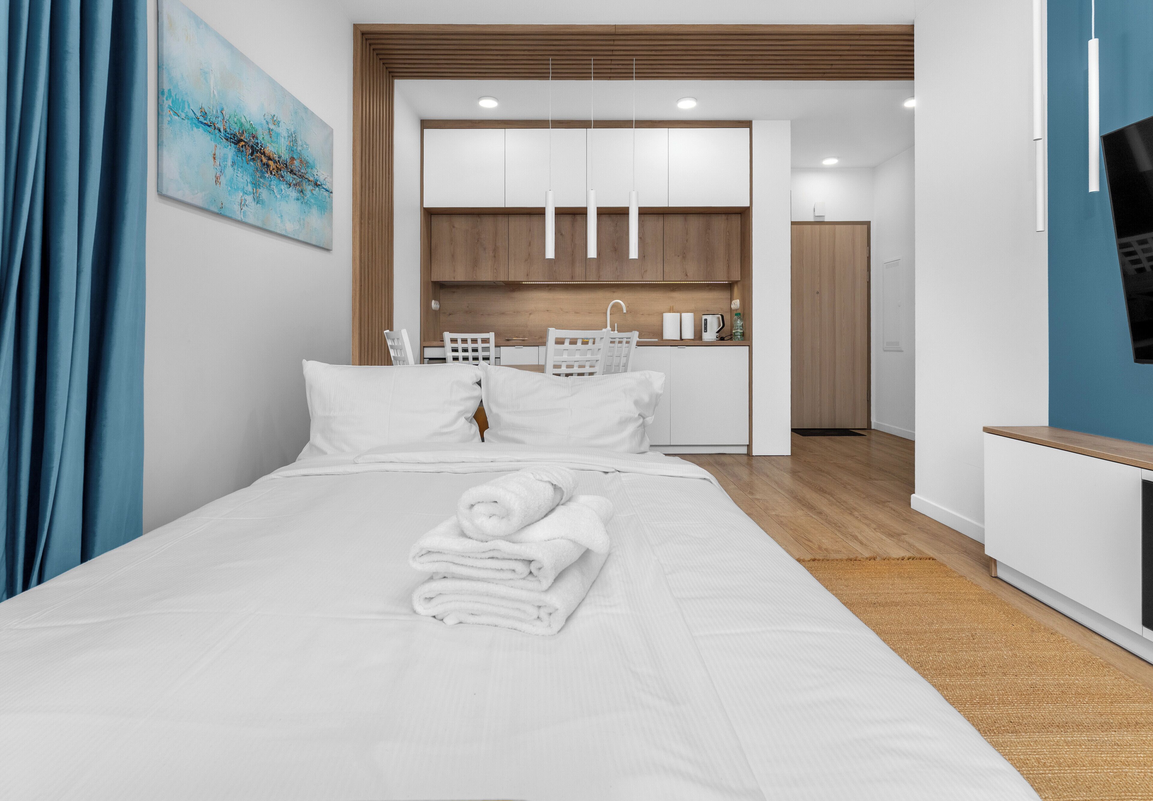 Iron/ironing board, WiFi, bed sheets