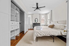 3 bedrooms, desk, iron/ironing board, WiFi