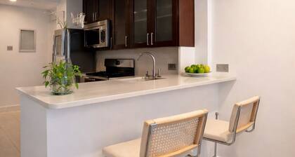 2 bed condo in welcoming NYC, Manhattan, Central Park with outside Deck