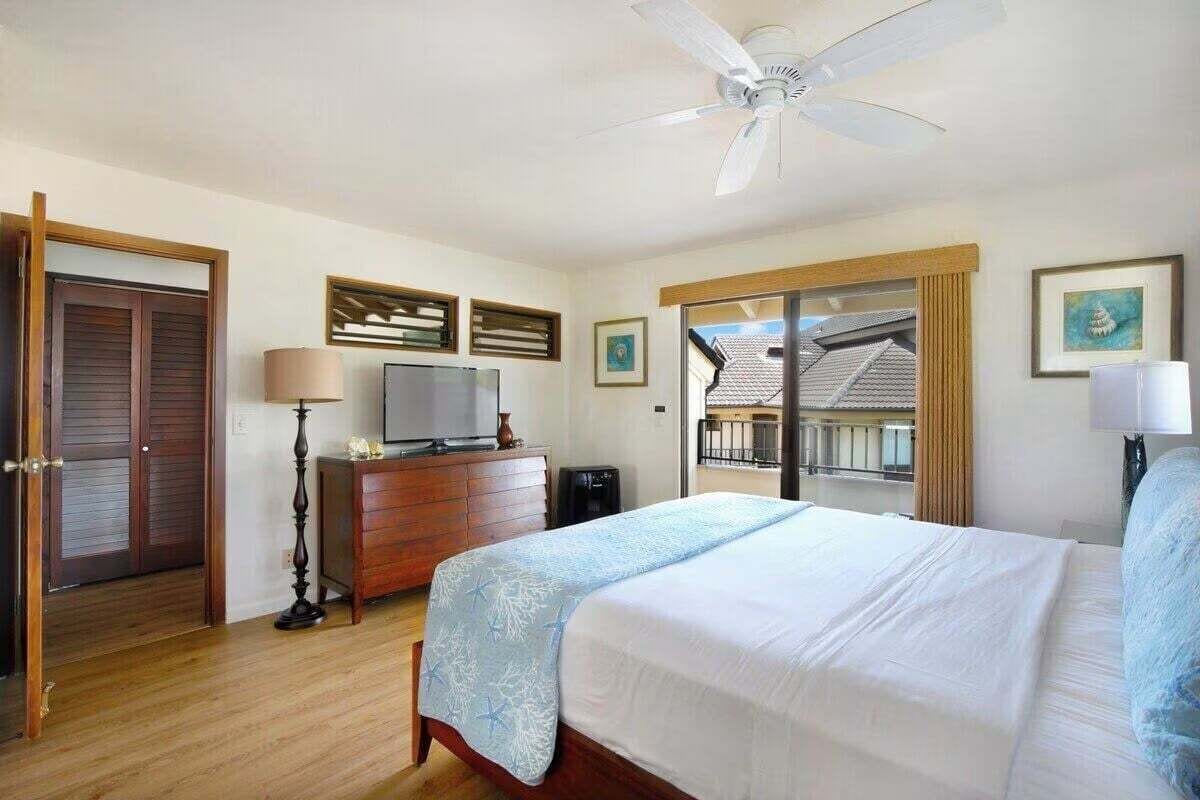 2 bedrooms, desk, iron/ironing board, travel crib