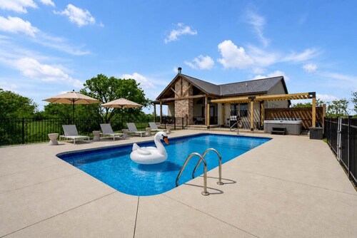 Pool | Sleeps 18 | Hot Tub |Firepit | Playset |