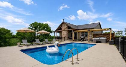 Pool | Sleeps 18 | Hot Tub |Firepit | Playset |