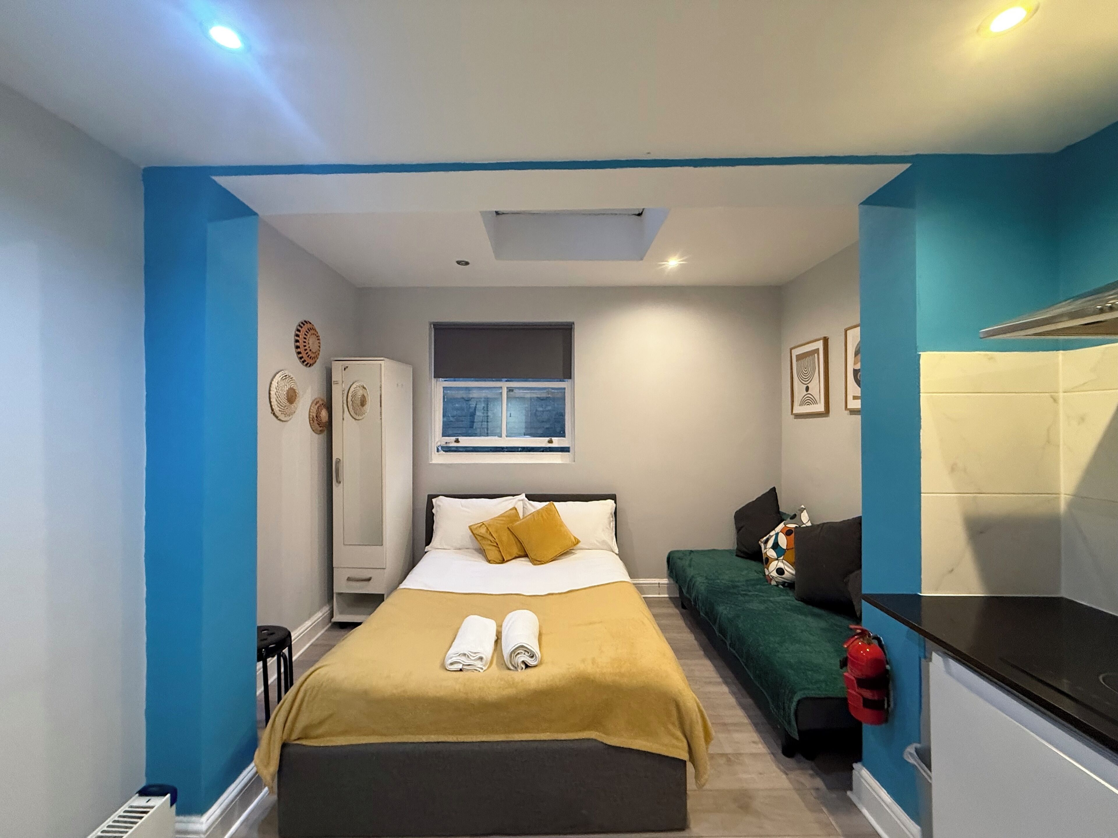 Iron/ironing board, WiFi, bed sheets