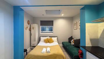 Iron/ironing board, WiFi, bed sheets