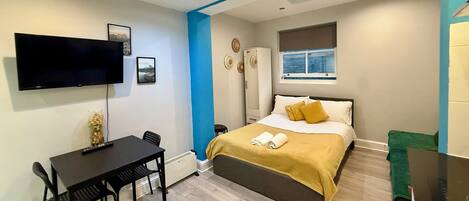 Iron/ironing board, WiFi, bed sheets