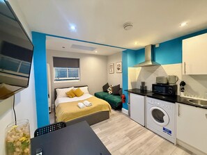 Iron/ironing board, WiFi, bed sheets - Camden cozy studio sleeps 4 (London)