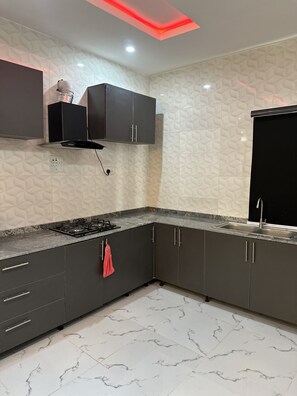 Microwave - 2-bedroom apartment in  Ibadan  24/7 light wifi / PS5 (Ibadan)