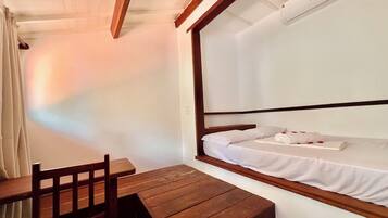 Chambre Triple Supérieure, véranda, vue lagon | Rideaux occultants, Wi-Fi gratuit