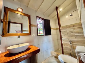 Double Room, Garden View | Bathroom | Shower, towels, soap, toilet paper - Pousada e Restaurante do Paulo (Jijoca de Jericoacoara)