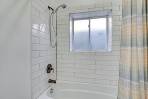 Towels - Stunning Peak Views Near Utah Lake! Cozy Getaway (Orem)