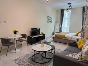 Iron/ironing board, WiFi, bed sheets - Fully Luxury Studio Total Privacy Pool & Sauna (Dubai)