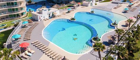 Alberca techada y alberca climatizada