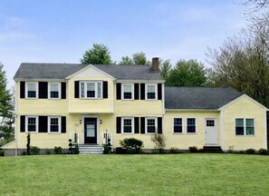 Exterior - FIFA 2026: Beautiful 5 Bedroom Home-5 miles from Boston Gillette Stadium (Wrentham)