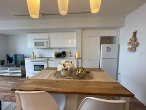 Private kitchen - The Waterfront Suites (Toronto)