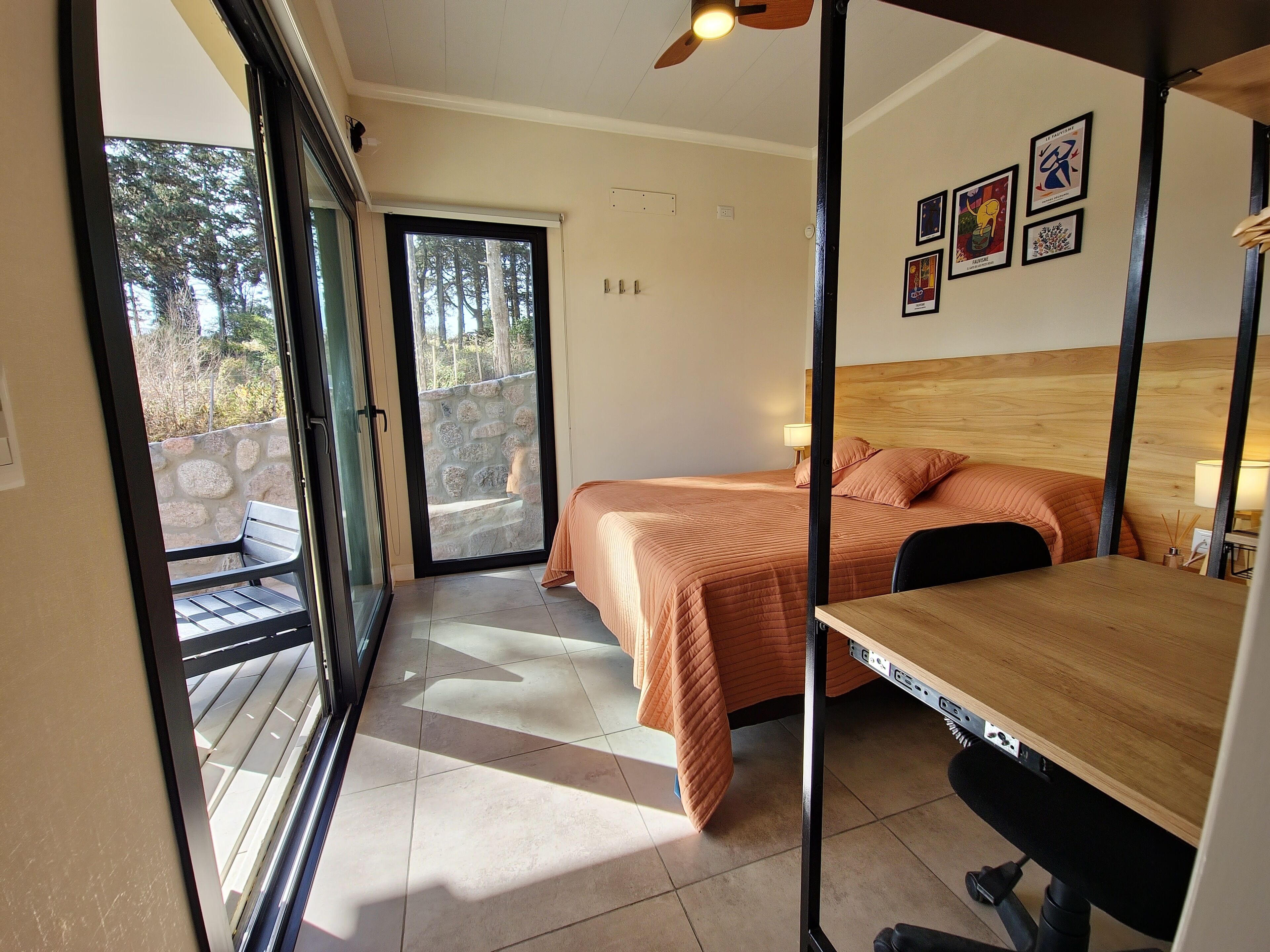 1 chambre, coffres-forts dans les chambres, bureau