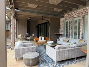 Outdoor dining - Stunning TX Family Home 30 Mins to Dallas • 4BR • Pool + Hot Tub • Near Frisco (Fairview)