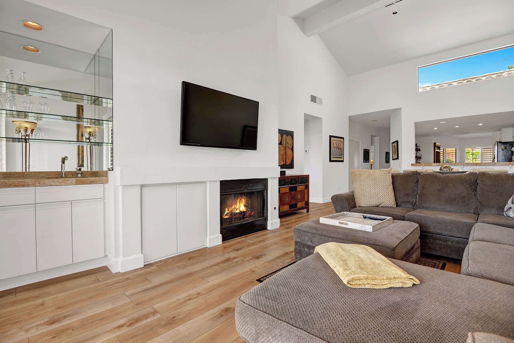 TV, fireplace