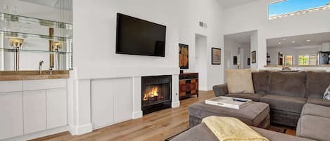 TV, fireplace