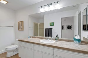 Shower, hair dryer, towels, shampoo - Gorgeous fairway views|Pet-friendly|Club access (Palm Desert)