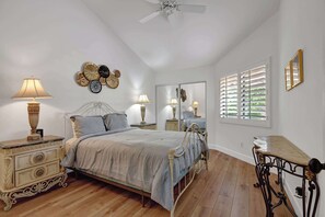 2 bedrooms, iron/ironing board, WiFi, bed sheets - Gorgeous fairway views|Pet-friendly|Club access (Palm Desert)