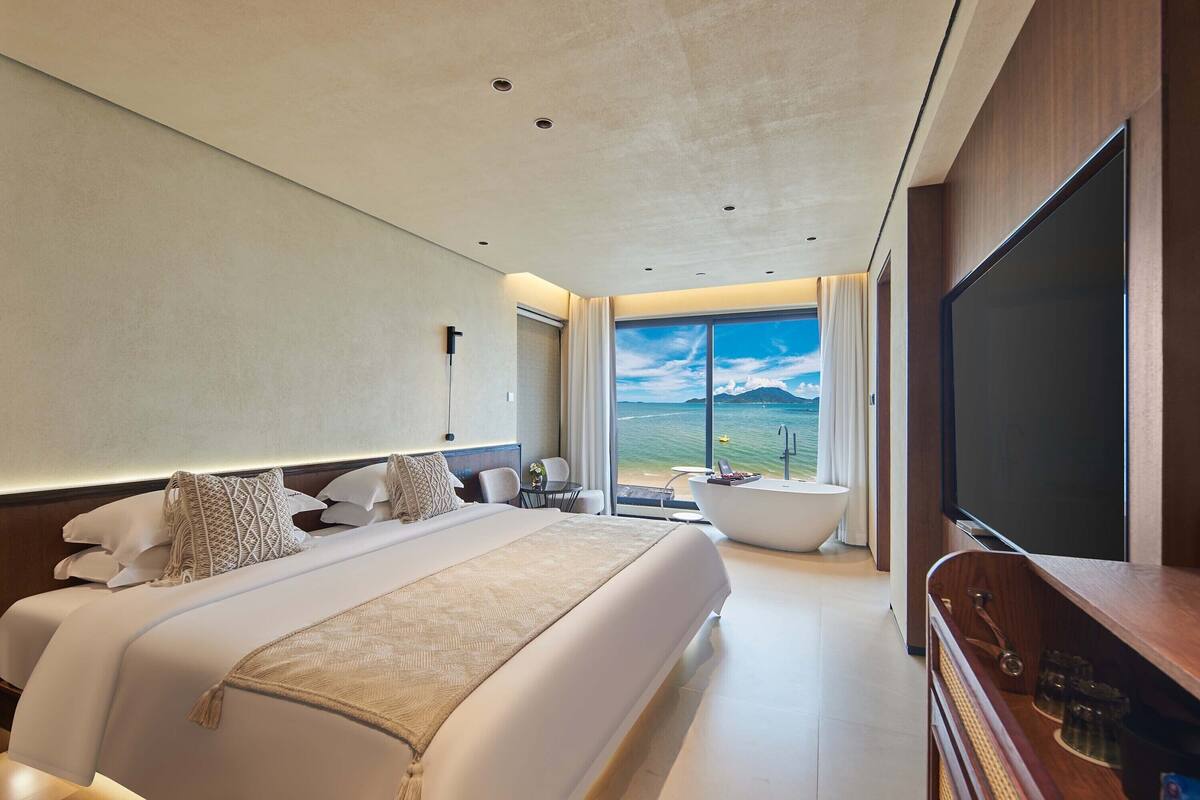 Habitación doble superior | Minibar con artículos gratuitos, escritorio, cortinas opacas