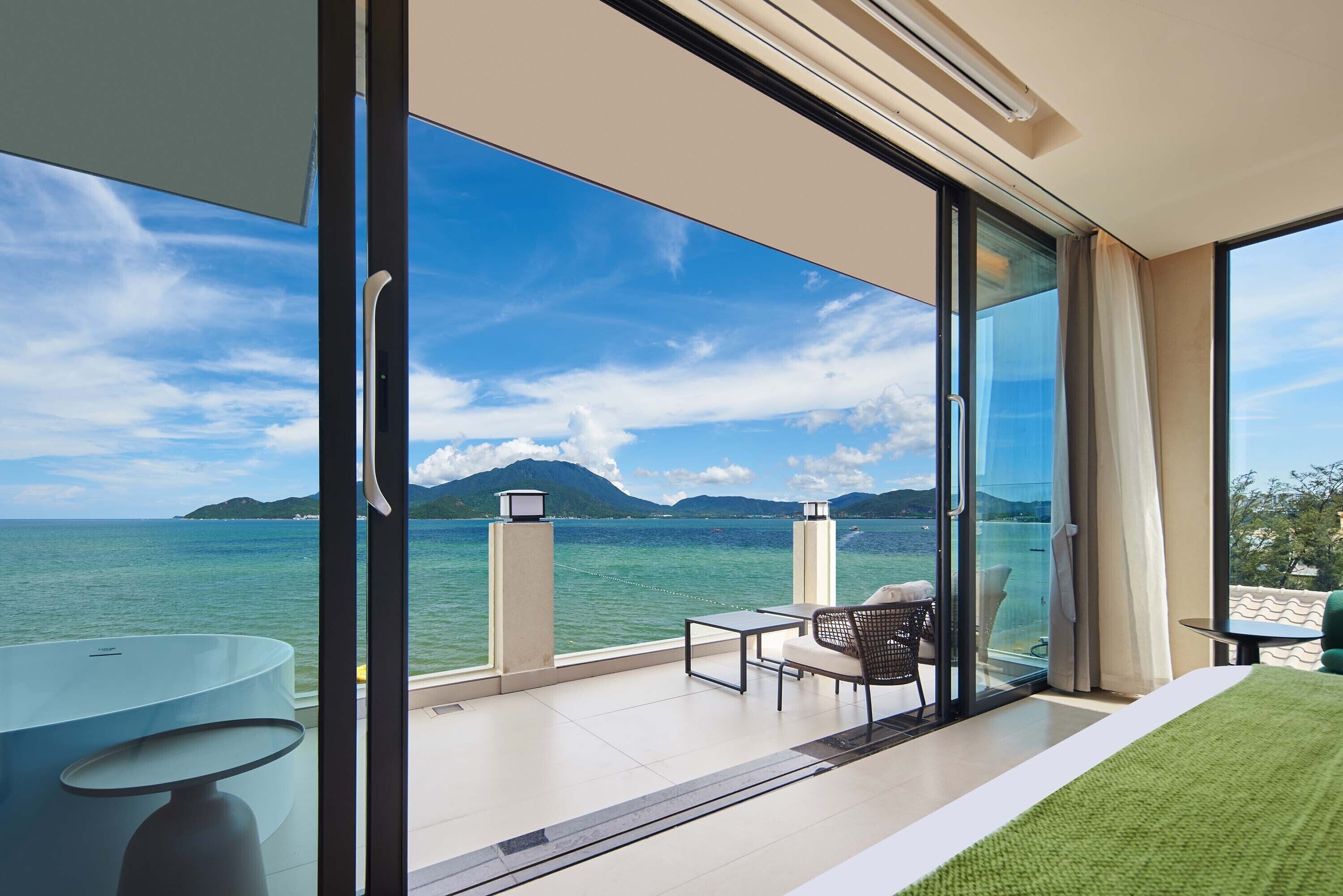 Luxury Double Room | Free minibar, desk, blackout drapes, free WiFi