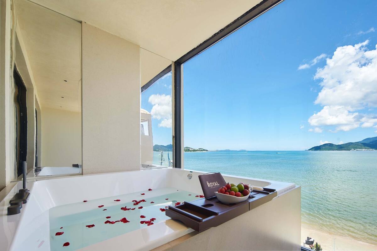 Habitación sénior con 2 camas individuales | Minibar con artículos gratuitos, escritorio, cortinas opacas