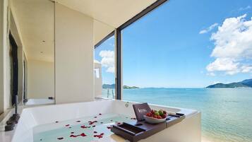 Senior Twin Room | Free minibar, desk, blackout drapes, free WiFi
