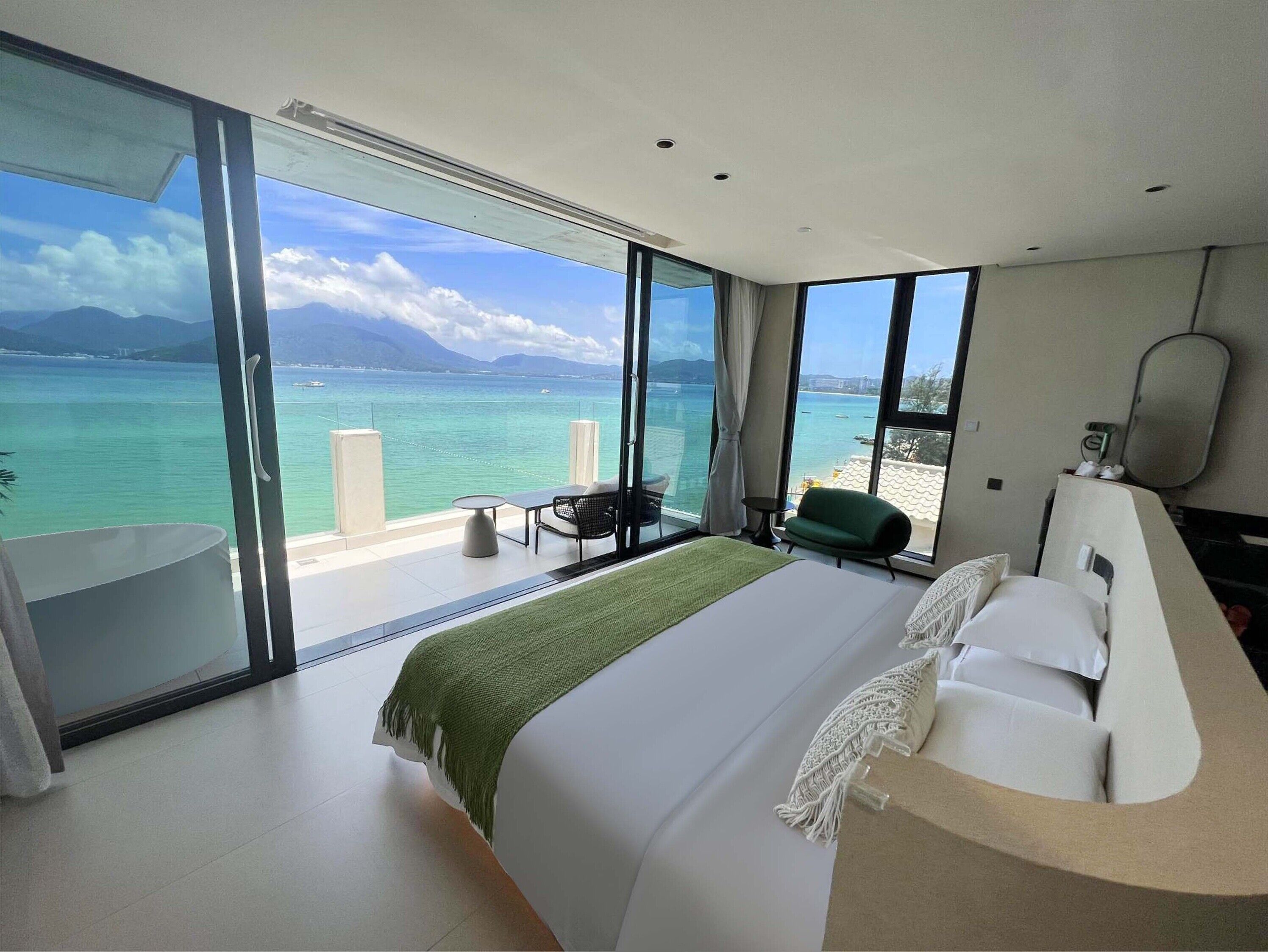 Luxury Double Room | Free minibar, desk, blackout drapes, free WiFi