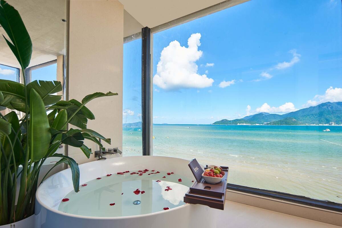 Habitación romántica con 2 camas individuales | Minibar con artículos gratuitos, escritorio, cortinas opacas