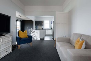 TV - Bright Hillside Home in South Launceston (South Launceston)