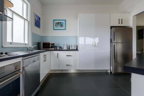 Fridge, microwave, oven, stovetop - Bright Hillside Home in South Launceston (South Launceston)