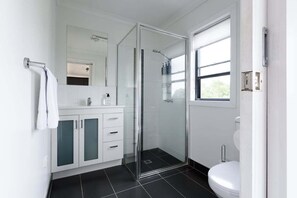 Towels - Bright Hillside Home in South Launceston (South Launceston)