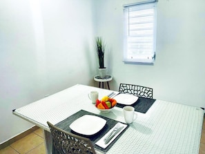 Dining - Echoes of the Sea, a cozy retreat perfect for rest and relaxation. (Guanabay)