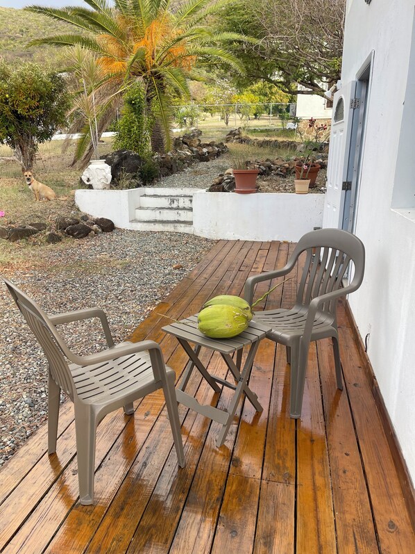 Terrace/patio - Echoes of the Sea, a cozy retreat perfect for rest and relaxation. (Guanabay)