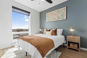 Bureau, fer et planche à repasser, Wi-Fi, draps fournis